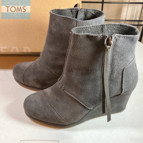 EUC In Box TOMS 6.5 Desert Wedge High Dark Grey Suede. Lightly Worn. Very Clean - Picture 3 of 8